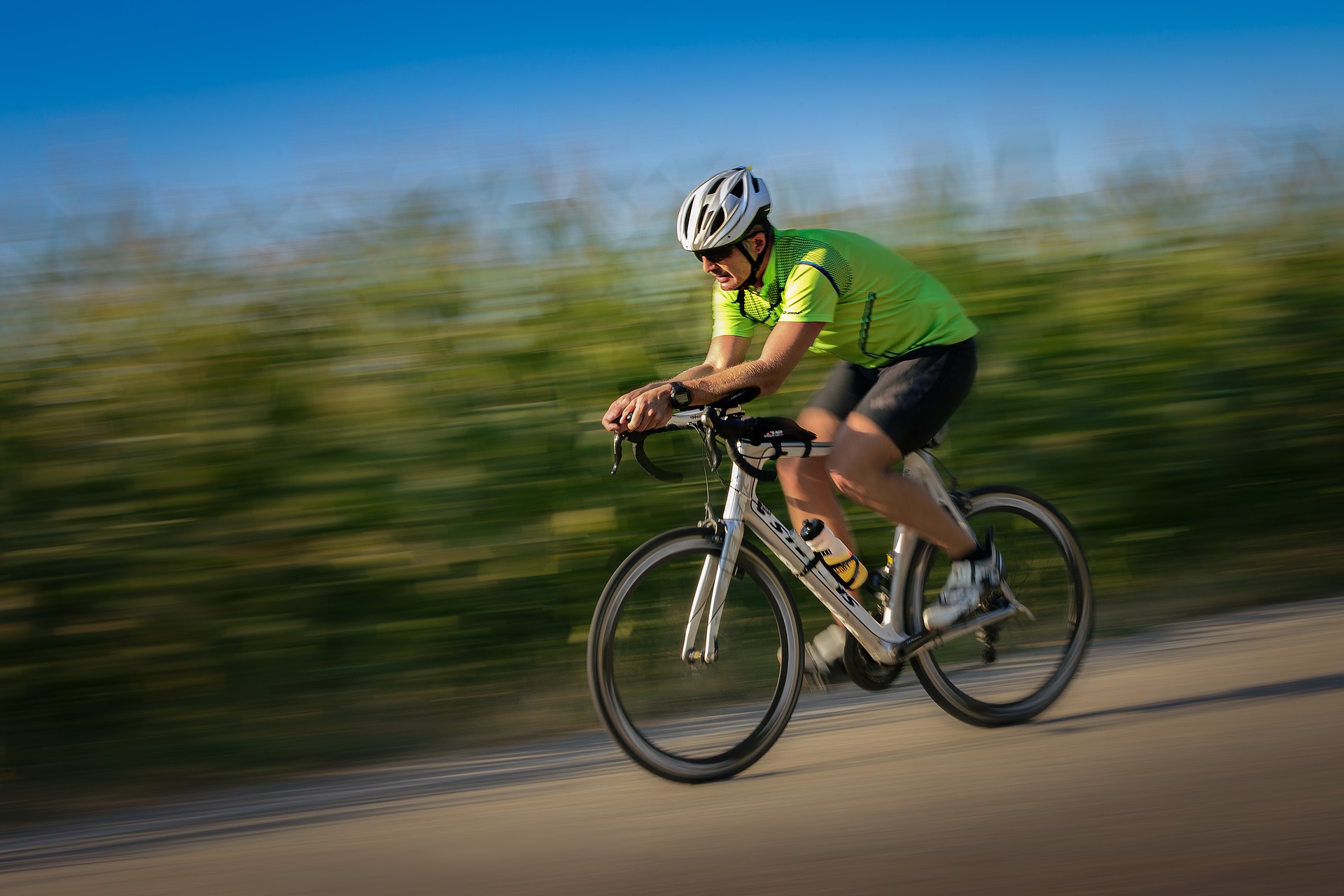 Cyclist Racing 